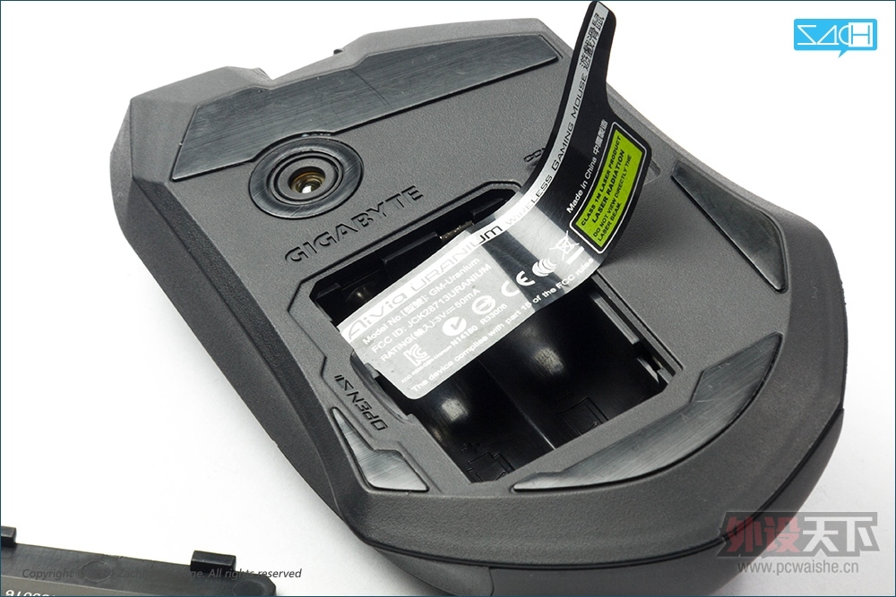���� GIGABYTE  Aivia Uranium�������ɢ��