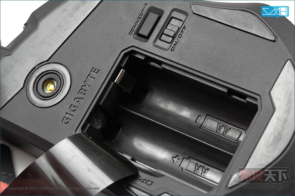 ���� GIGABYTE  Aivia Uranium�������ɢ��