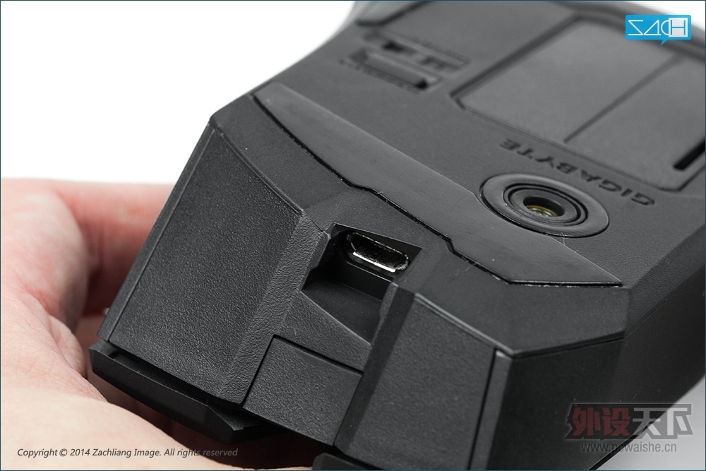 ���� GIGABYTE  Aivia Uranium�������ɢ��