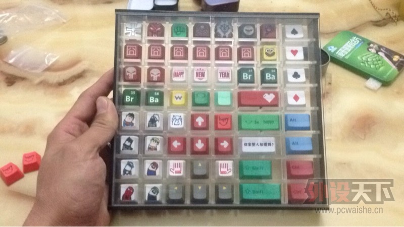 ���ӱ��������ܱߣ�˪������ʬ��