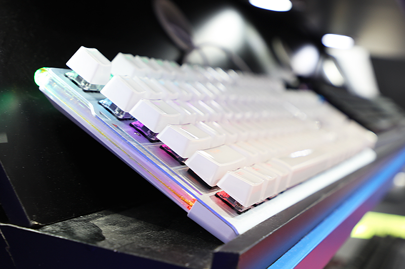 EK815水冷机械键盘（水晶键帽版） 2